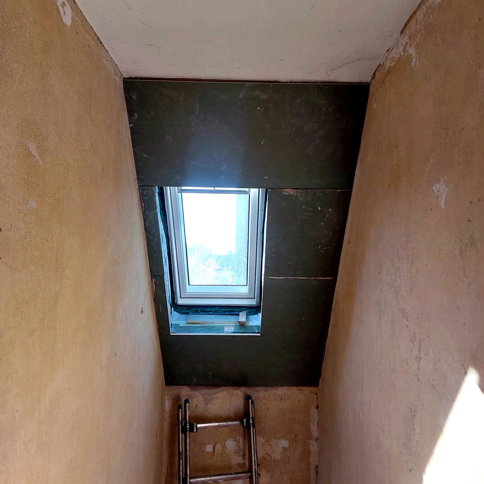 Verkleidung mit Gipsplatten im Treppenhausbereich